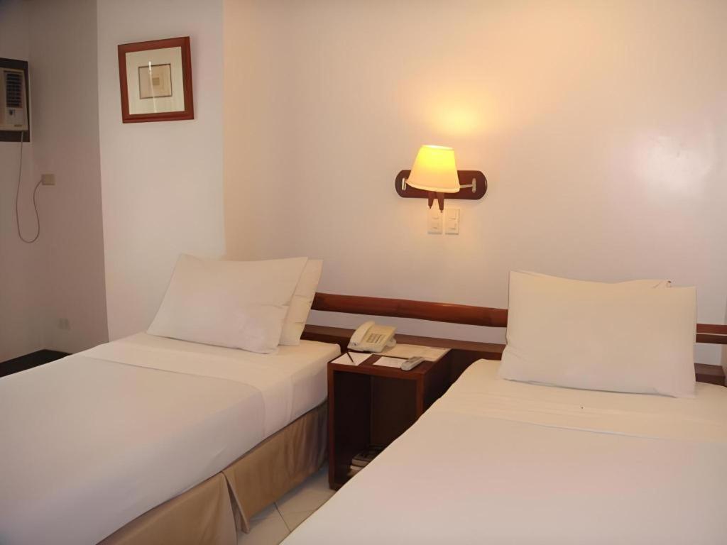 Soledad Suites Panglao-stad Buitenkant foto