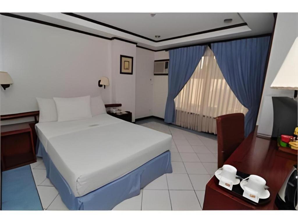 Soledad Suites Panglao-stad Buitenkant foto
