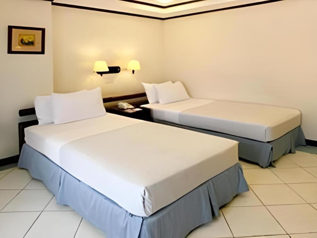 Soledad Suites Panglao-stad Buitenkant foto