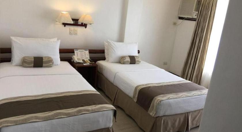 Soledad Suites Panglao-stad Buitenkant foto