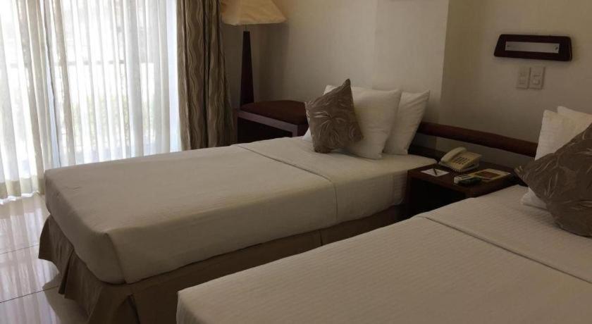 Soledad Suites Panglao-stad Buitenkant foto