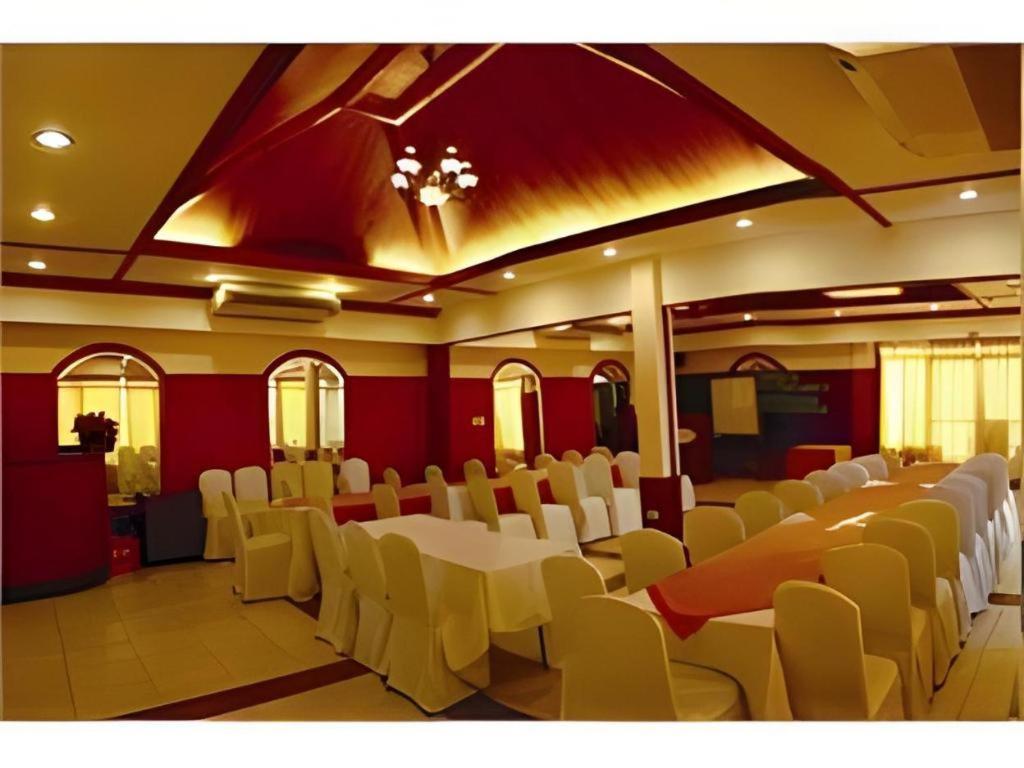 Soledad Suites Panglao-stad Buitenkant foto