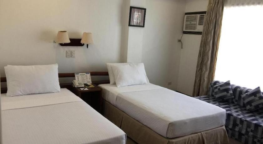 Soledad Suites Panglao-stad Buitenkant foto