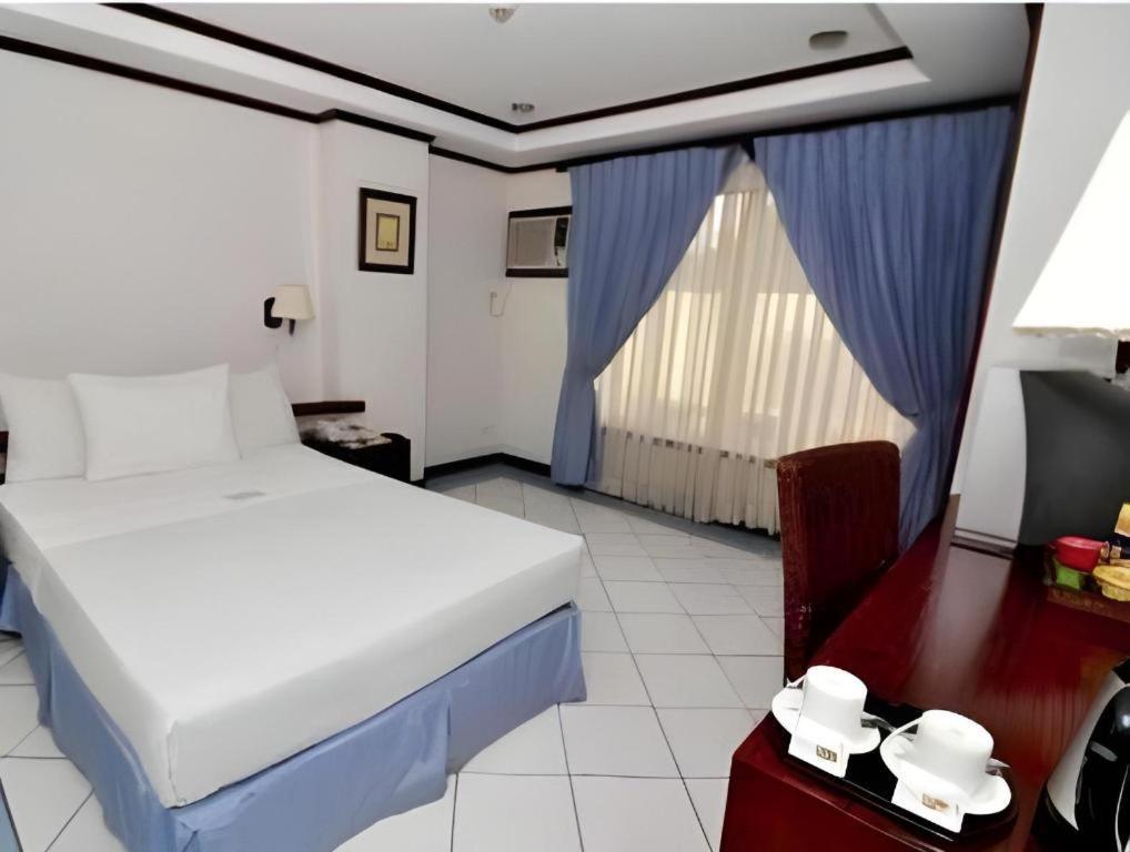 Soledad Suites Panglao-stad Buitenkant foto