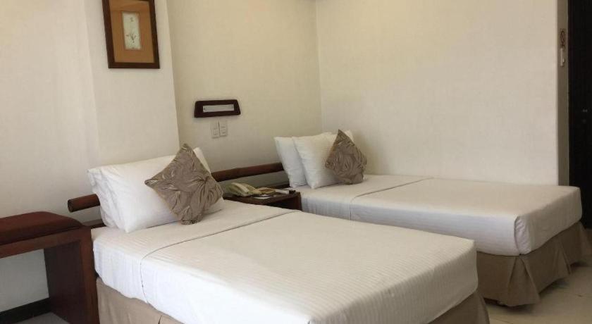Soledad Suites Panglao-stad Buitenkant foto