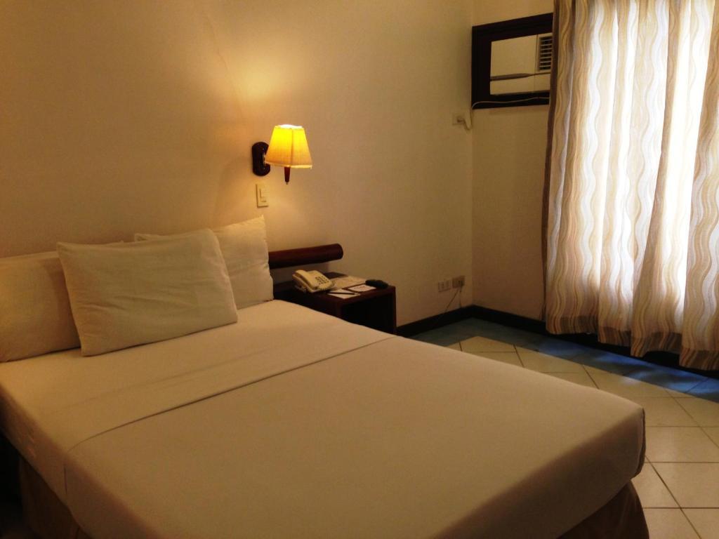 Soledad Suites Panglao-stad Buitenkant foto