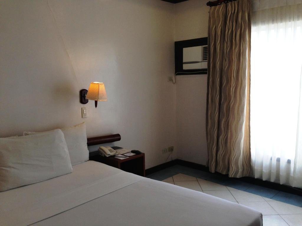 Soledad Suites Panglao-stad Buitenkant foto
